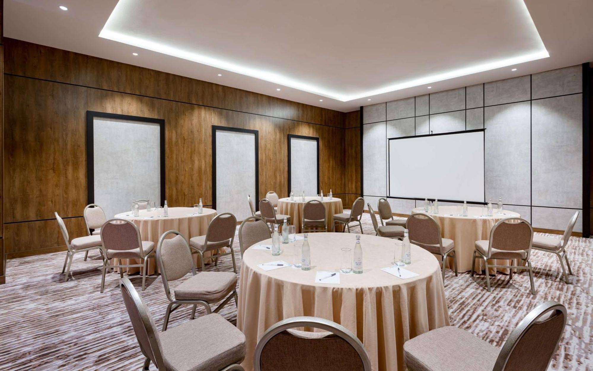 Hilton Garden Inn Samarkand Ngoại thất bức ảnh