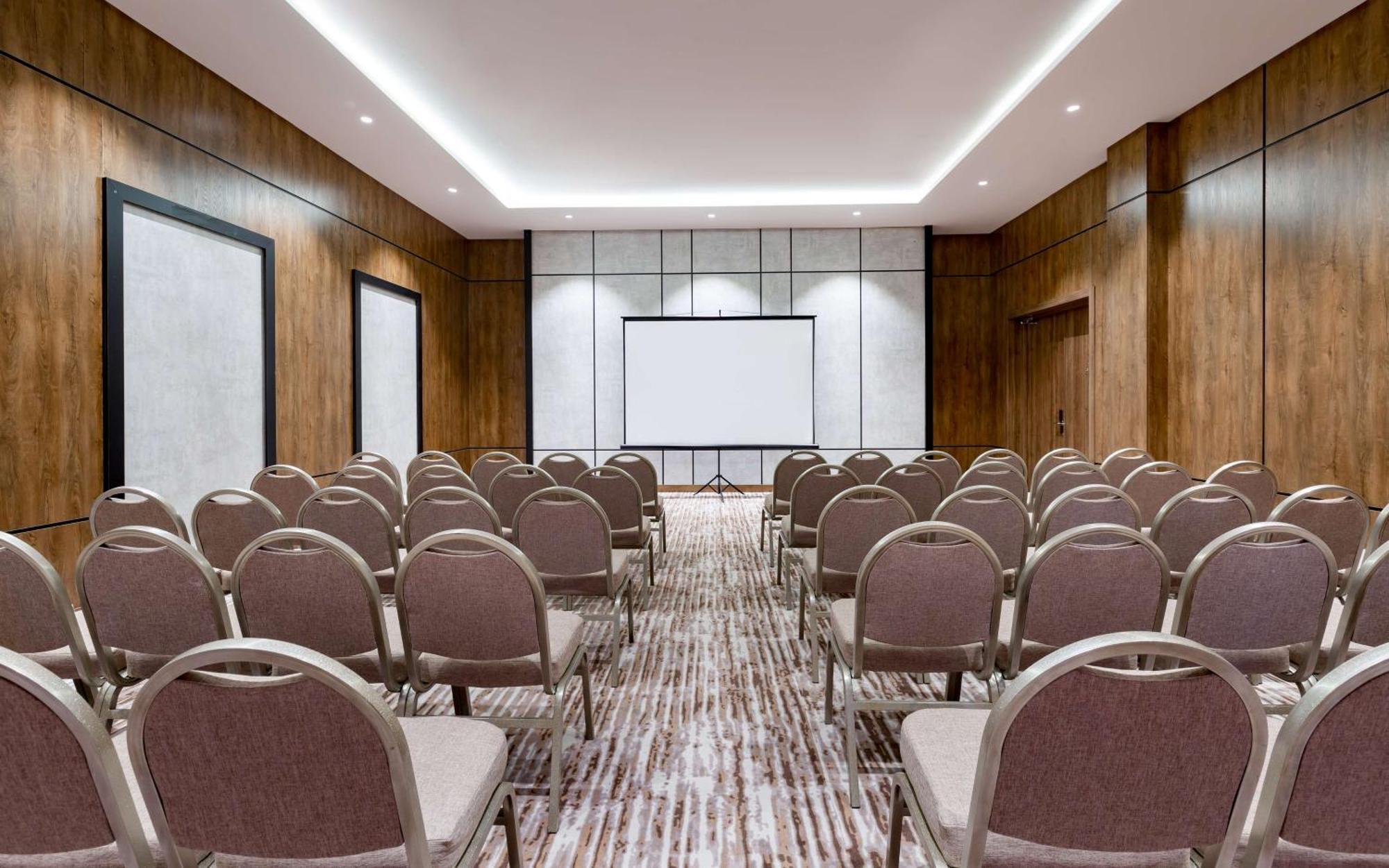 Hilton Garden Inn Samarkand Ngoại thất bức ảnh